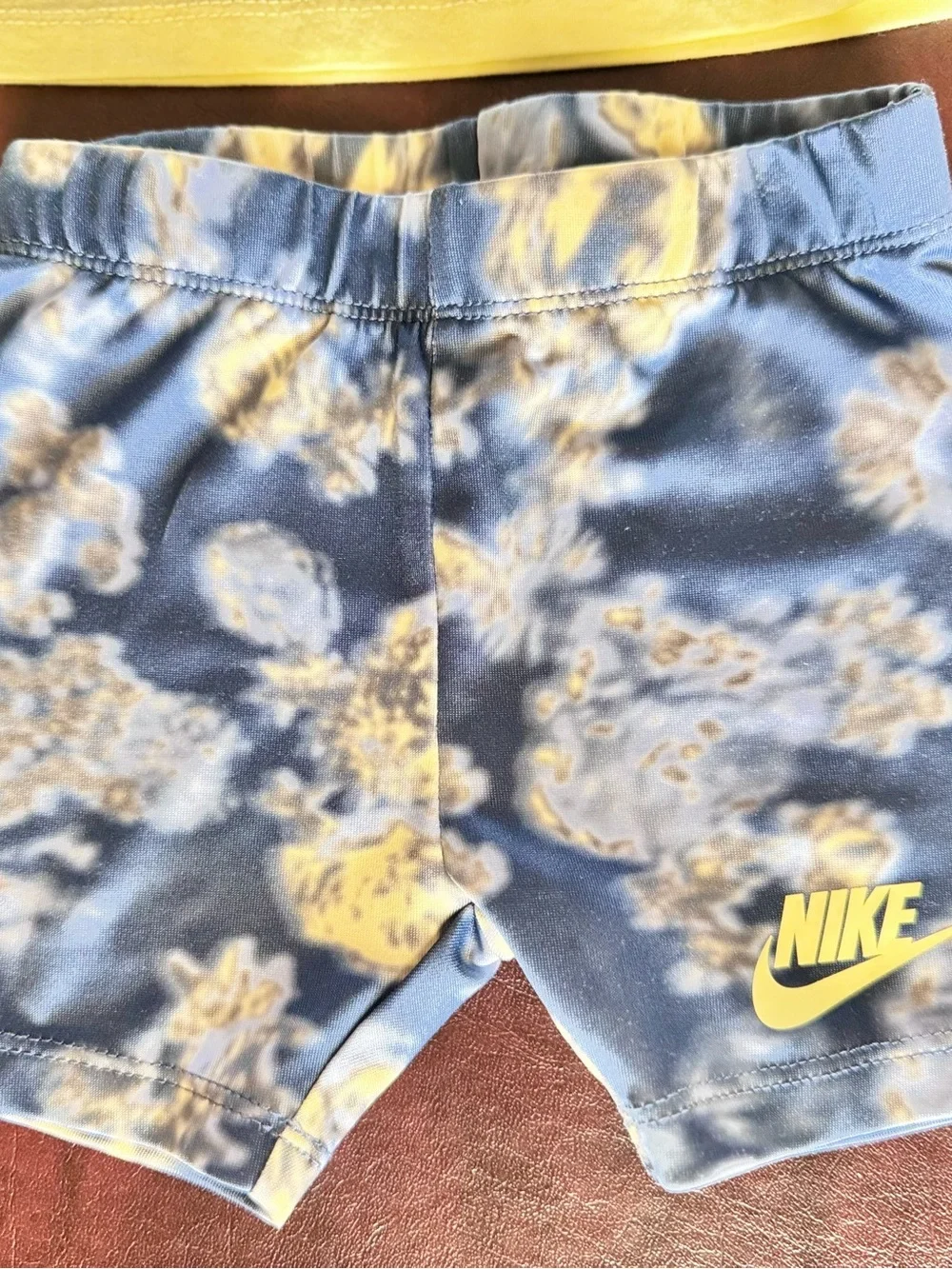 Girls Nike Tie-Dye 2-Piece Set – 2T - Picture 2 of 5
